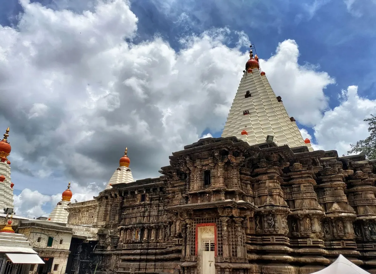 Kolhapur Mahalaxmi Temple – tour by Solapur Car Rental Service, Shourya Tours & Travels