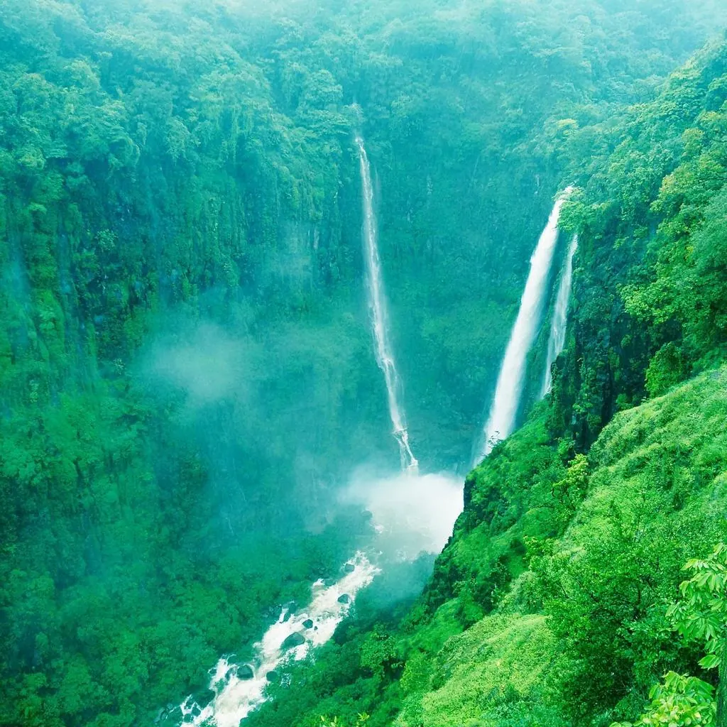 Thoseghar Waterfalls | Solapur Car Rental Service Thoseghar Waterfalls – trip by Solapur Car Rental Service